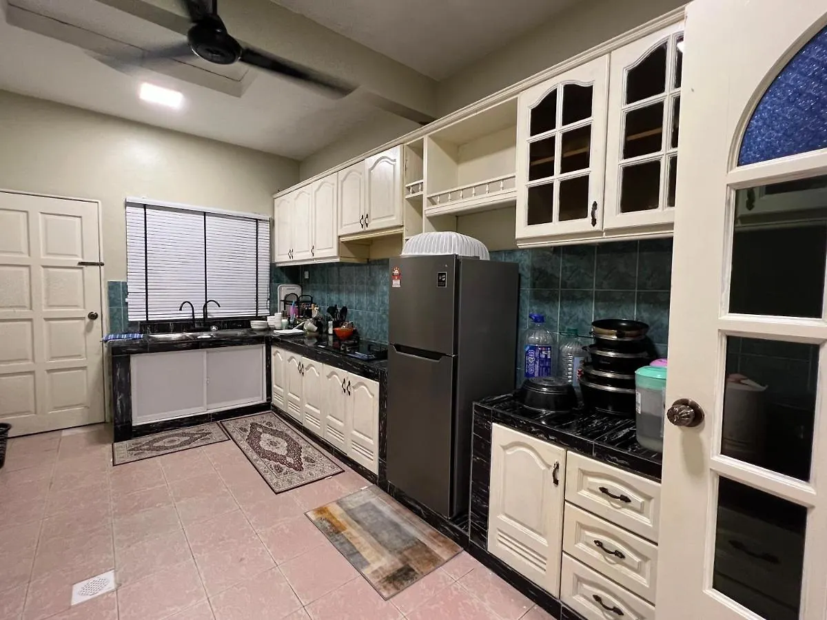 Rumah Mawar By Impian Homestay Klia-Salak Tinggi-Nilai Sepang Malesia