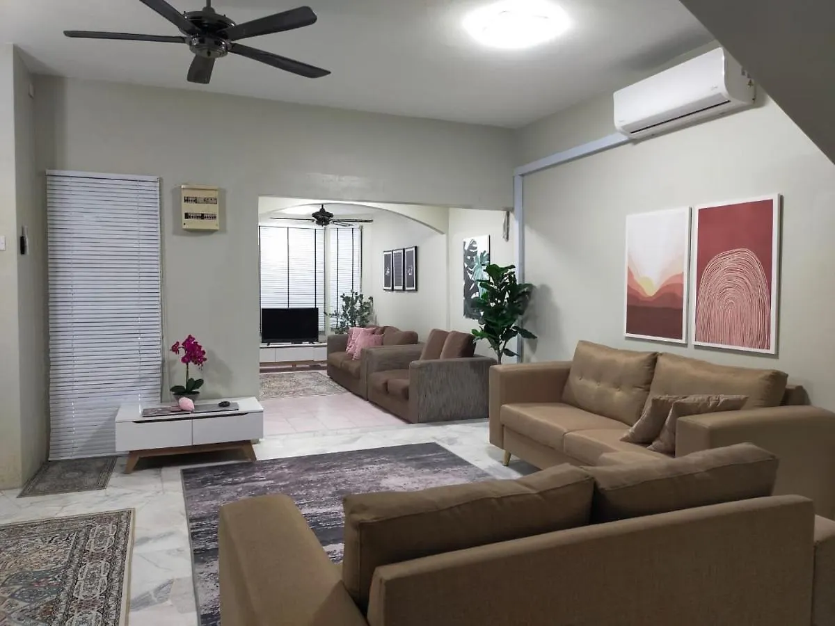 Rumah Mawar By Impian Homestay Klia-Salak Tinggi-Nilai Sepang 0*,  Malesia
