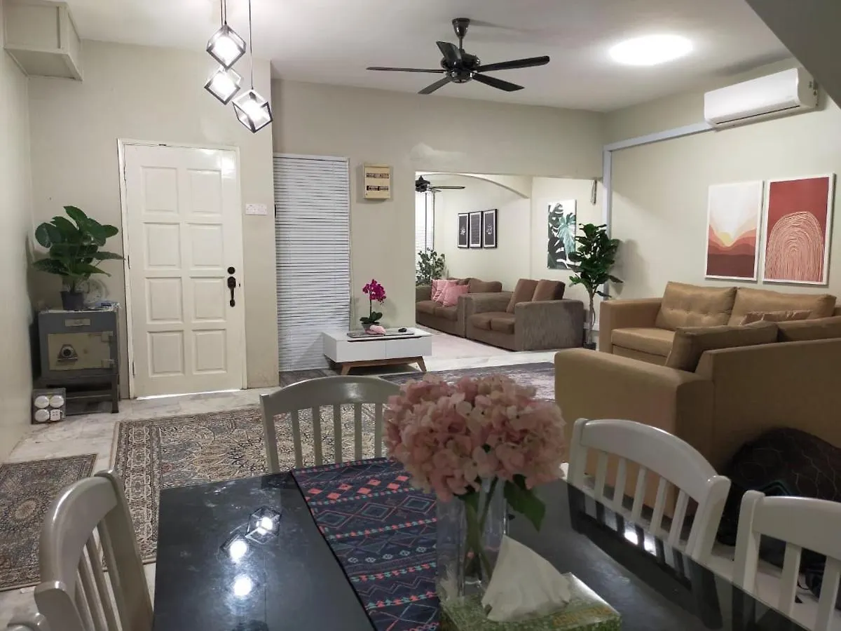 Rumah Mawar By Impian Homestay Klia-Salak Tinggi-Nilai Sepang Casa vacanze